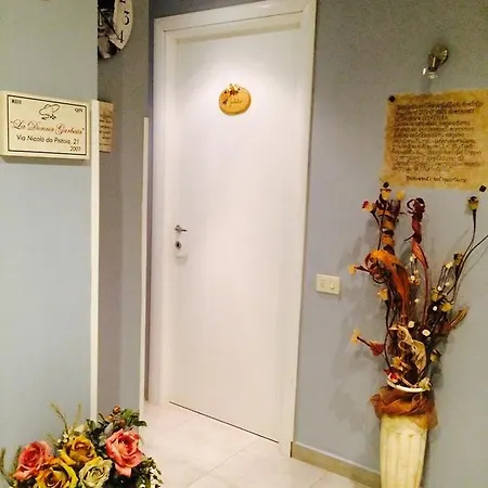 לינה וארוחת בוקר La Donna Garbata 4*